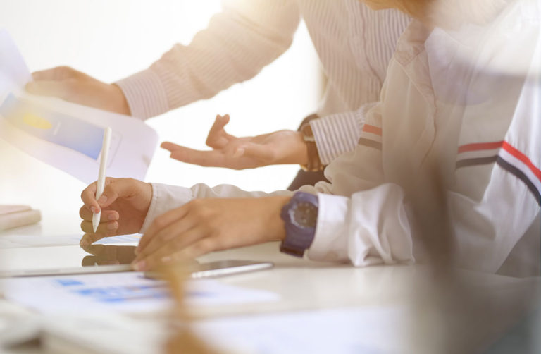 Equipo en reunión de trabajo